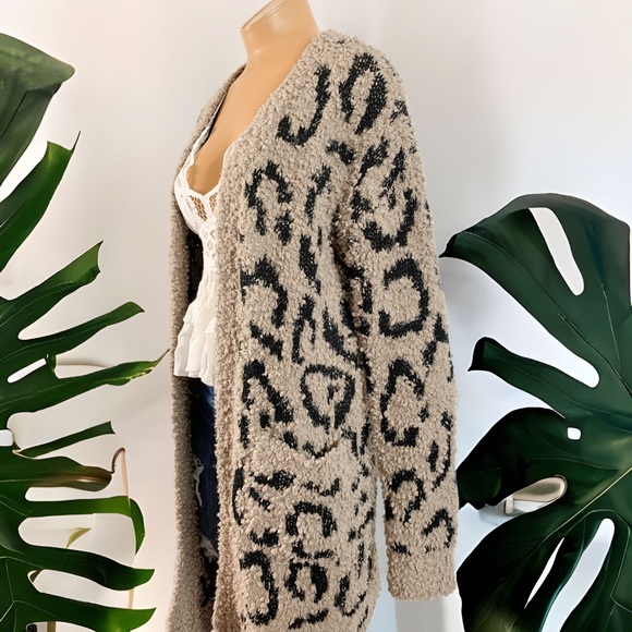 Rachel Zoe Sweaters - Rachel Zoe Los Angeles Leopard Cozy Cardigan size Medium